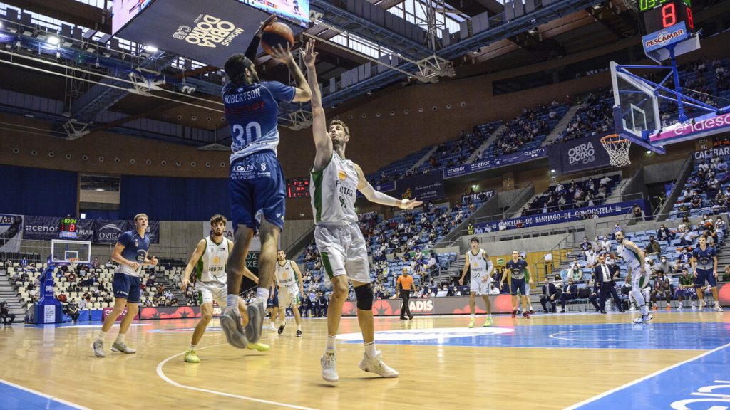 Primer triunfo del Obradoiro gracias a una canasta de Scrubb sobre la bocina; el UCAM Murcia barre al Betis