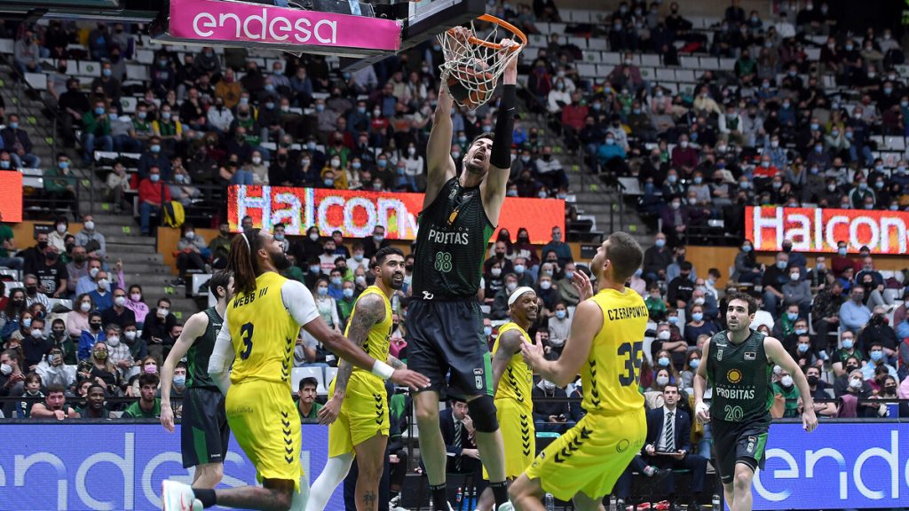 El Baskonia da un golpe de efecto con un gran triunfo en el Palau contra el Barça (78-91); el Joventut derrota al UCAM Murcia (83-77)