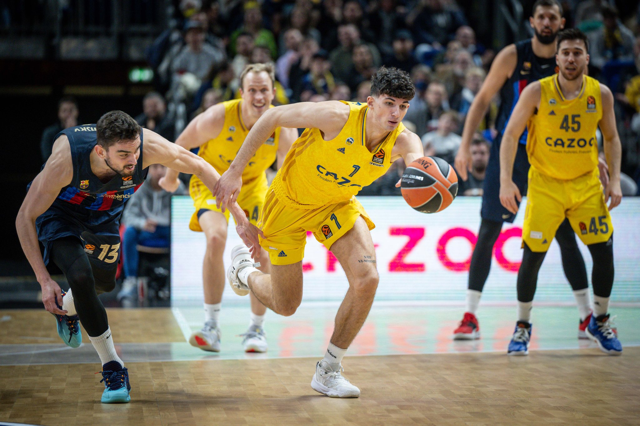 Buena reaparición de Mirotic (19 puntos) en una sufrida victoria de un irregular Barcelona (86-88)