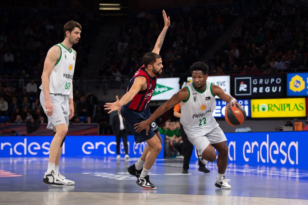 El Valencia Basket supera al Manresa (103-92) y luchará por estar en la Copa; apretado 84-83 del Baskonia ante el Joventut