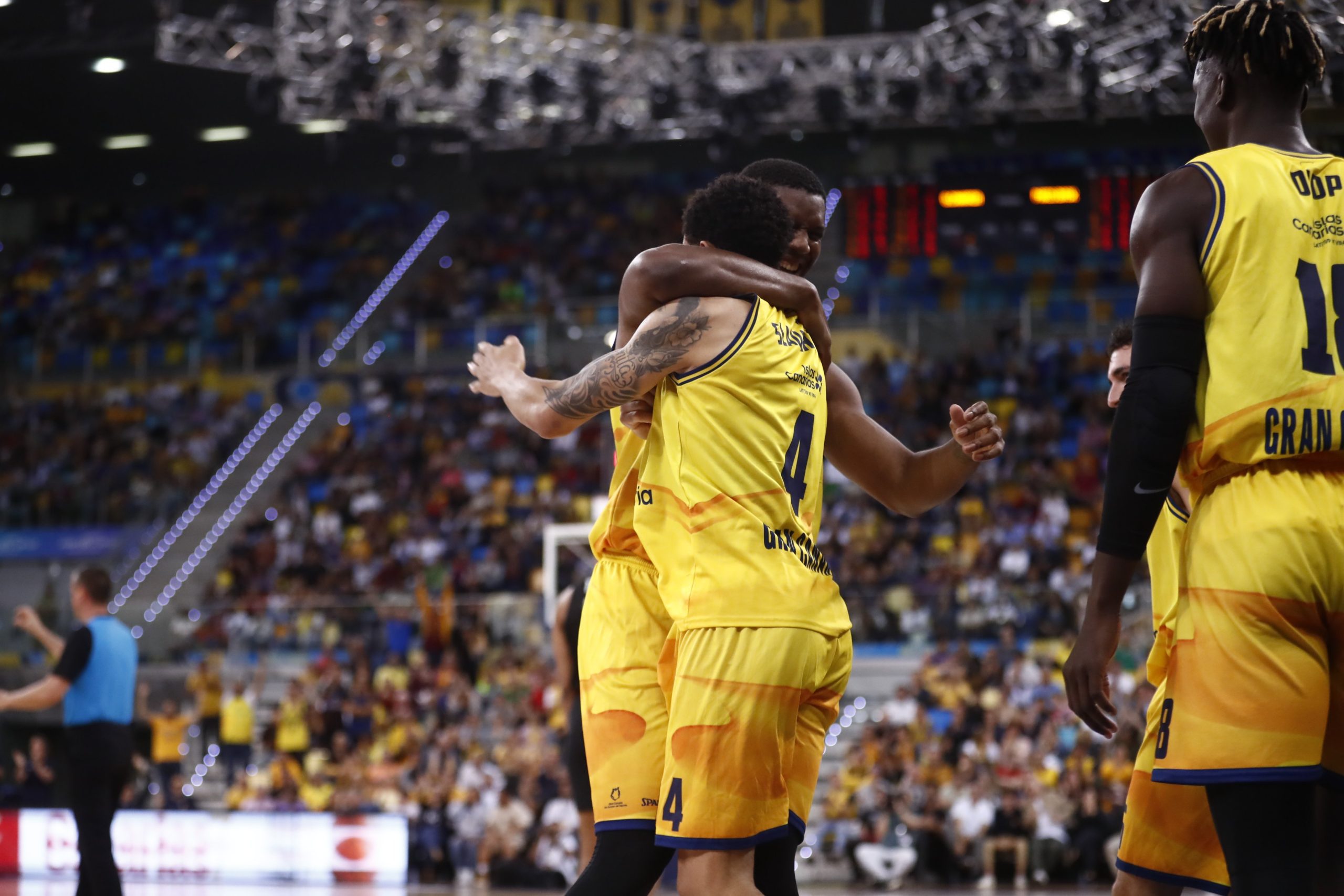 El Joventut, a semifinales tras un duro pulso contra el Hapoel; el Gran Canaria, su rival tras aplastar al París Basketball