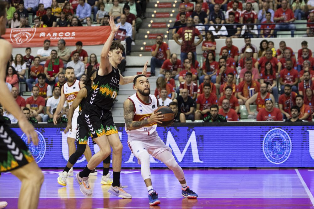 El Manresa asegura la permanencia sobre la bocina y el UCAM Murcia, a por la última plaza de playoff con otra victoria