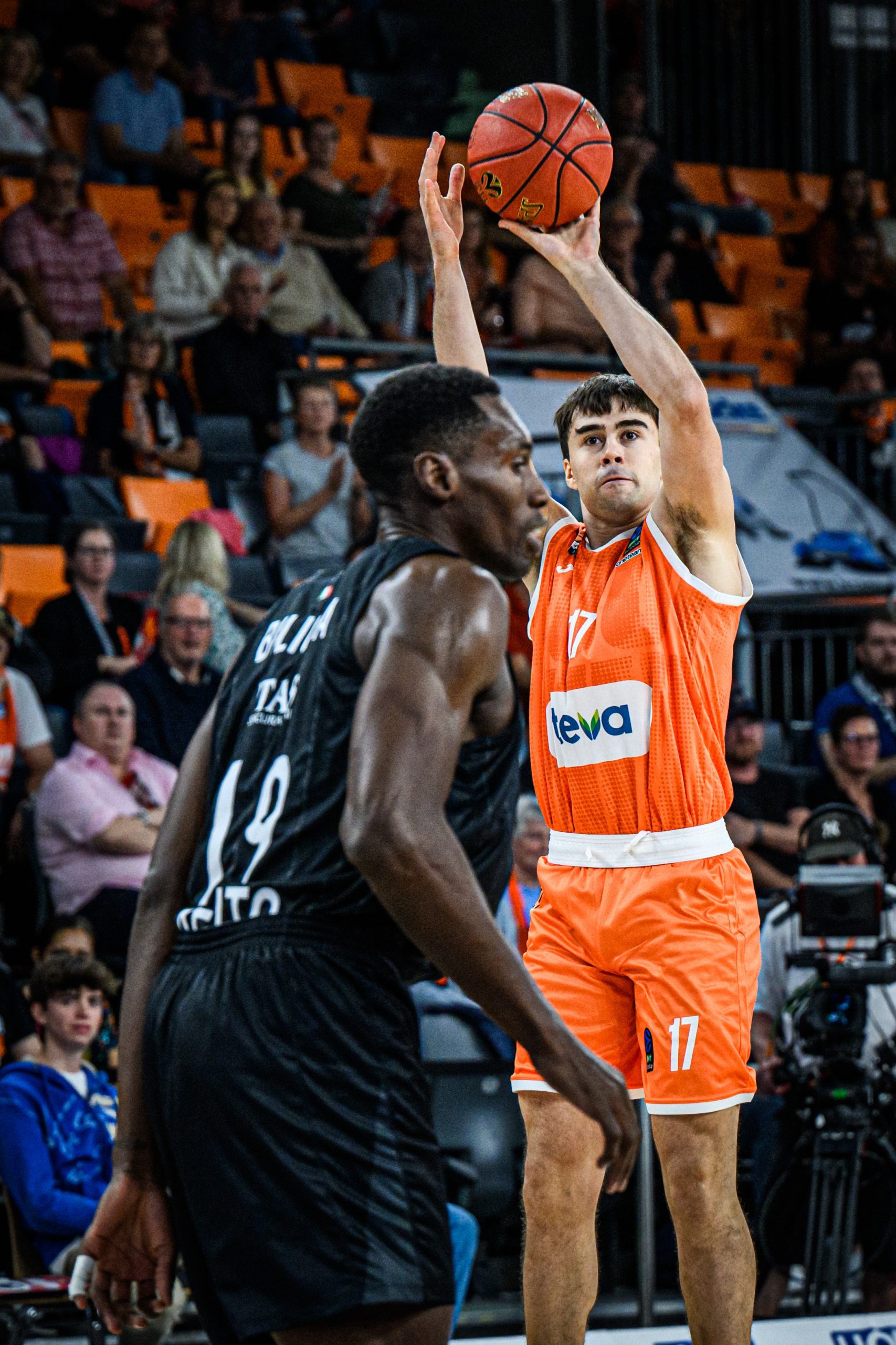 El Real Madrid y el Valencia Basket buscan un cupo de largo recorrido y quieren el fichaje de Juan Núñez