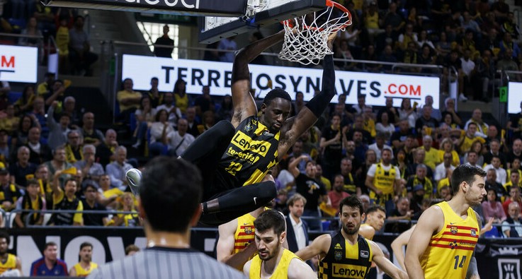 El Barcelona, a semifinales contra el Real Madrid tras otro apretado triunfo contra un magnífico Lenovo Tenerife (92-97)