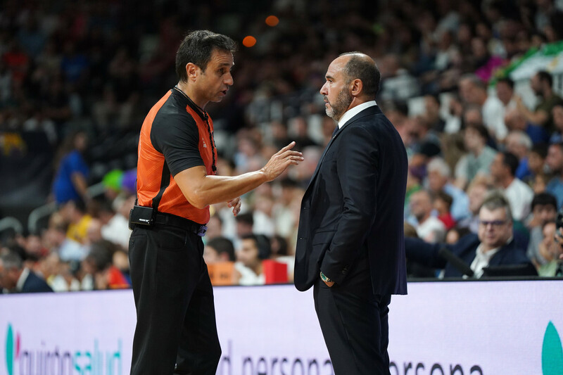 Entrevista a Chus Mateo: «En el Real Madrid el entrenador no puede ser un problema o generar un problema, al contrario, has de estar al servicio del club»