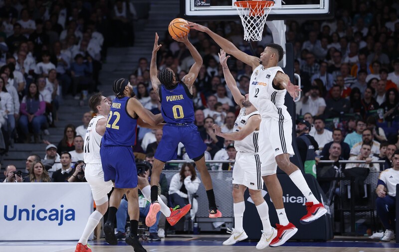 El Real Madrid volvió a gestionar mejor que el Barcelona, que tuvo bola para ganar, un final apretado (73-71)