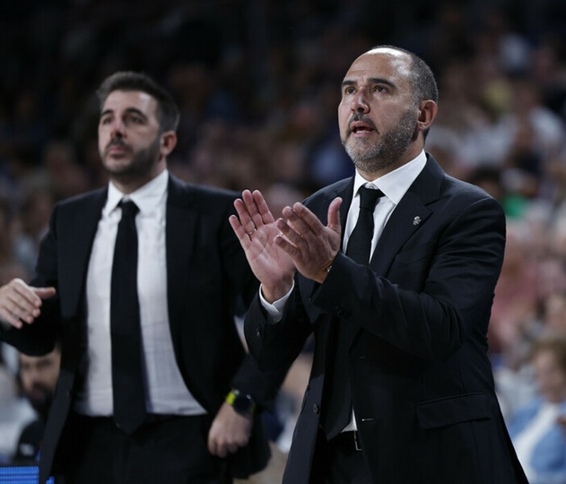 Chus Mateo toma el mando de la selección absoluta con Paco Redondo como ayudante y el reto de volver a ilusionar a los aficionados