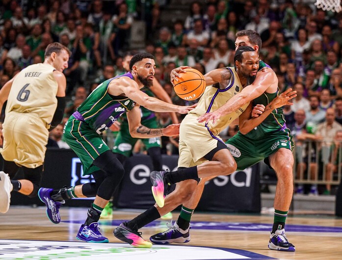 El Barcelona se estrena en la ACB en otro final agónico (77-83) ante un Unicaja horrible en el triple (5 de 33)