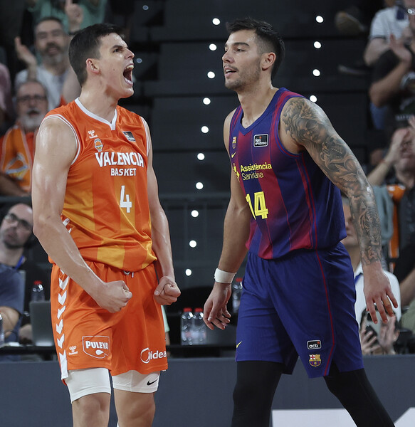 El Valencia Basket confirma su magnífico momento de forma ante el Barça (93-81) con su quinta victoria en una semana