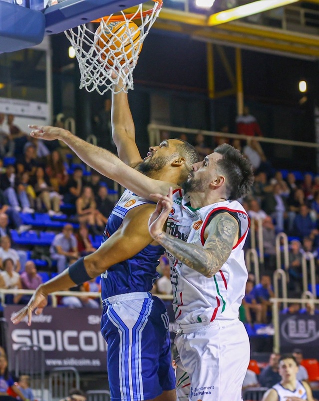 El Leyma Coruña y el Fuenlabrada quedan como únicos invictos tras el batacazo del Palencia en Melilla y la derrota estudiantil