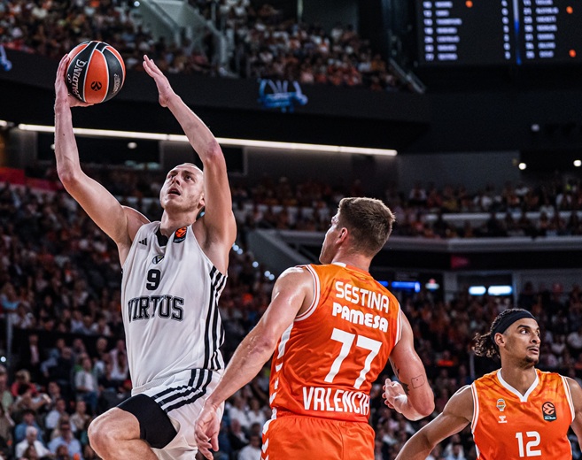 El Valencia Basket tuvo el estreno soñado para el magnífico Roig Arena: De Larrea lideró el triunfo contra la Virtus (103-94)