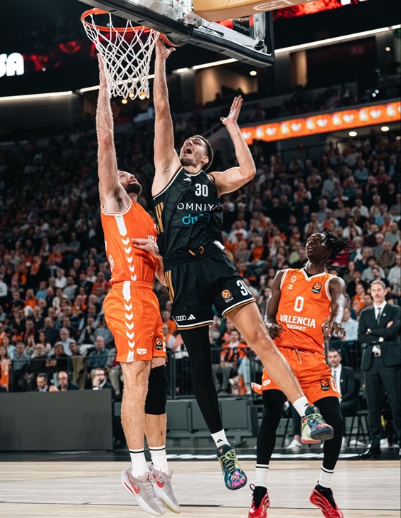 El Valencia Basket sumó otro triunfo (80-78) en un nuevo final a cara o cruz