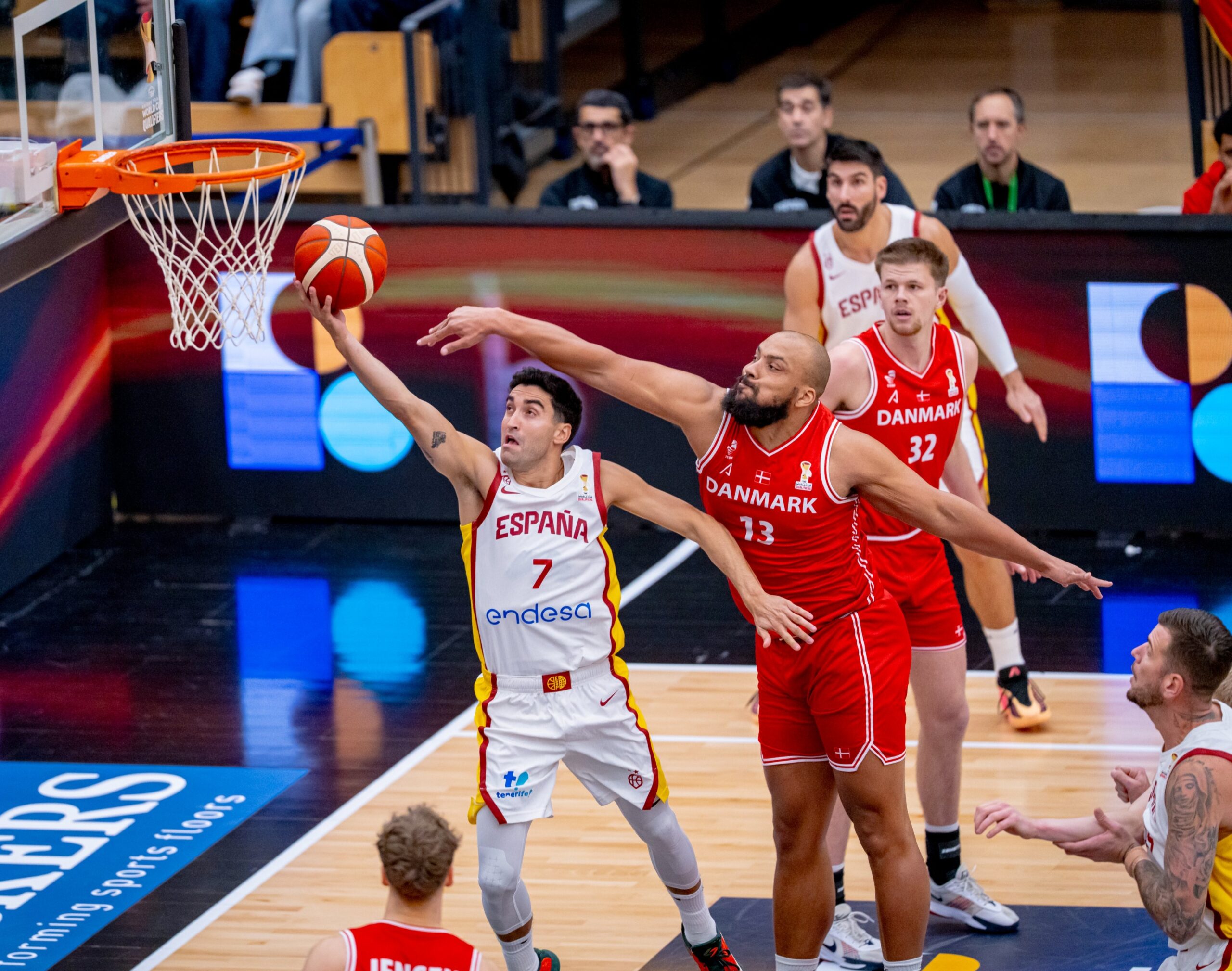 La selección debuta con Chus Mateo con un triunfo en Dinamarca (64-74)