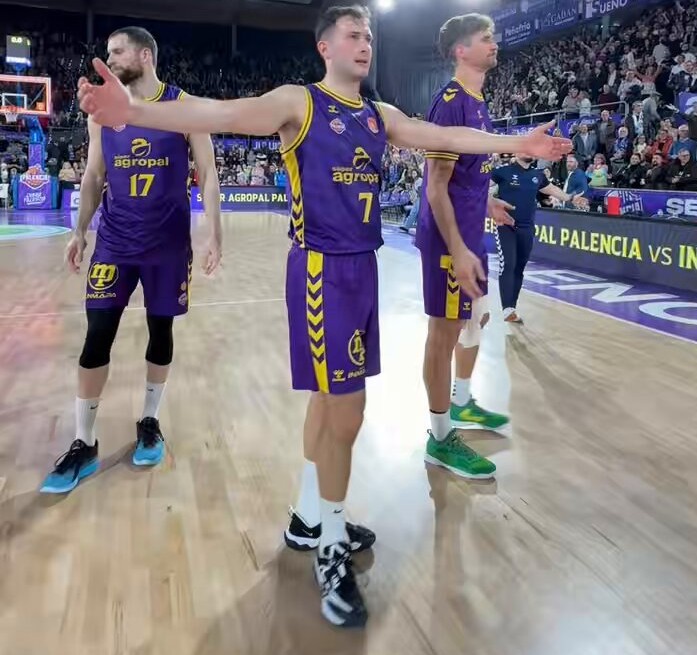 Clasificación: el palizón del Palencia al Estudiantes y la nueva derrota del ‘Fuenla’ cambian todo; el Obradoiro, siete triunfos seguidos