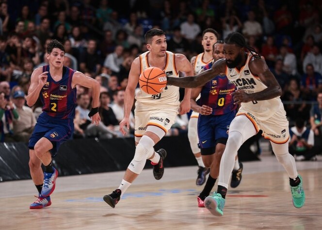El UCAM Murcia vence al Barcelona de forma agónica (78-81) tras una buena remontada azulgrana