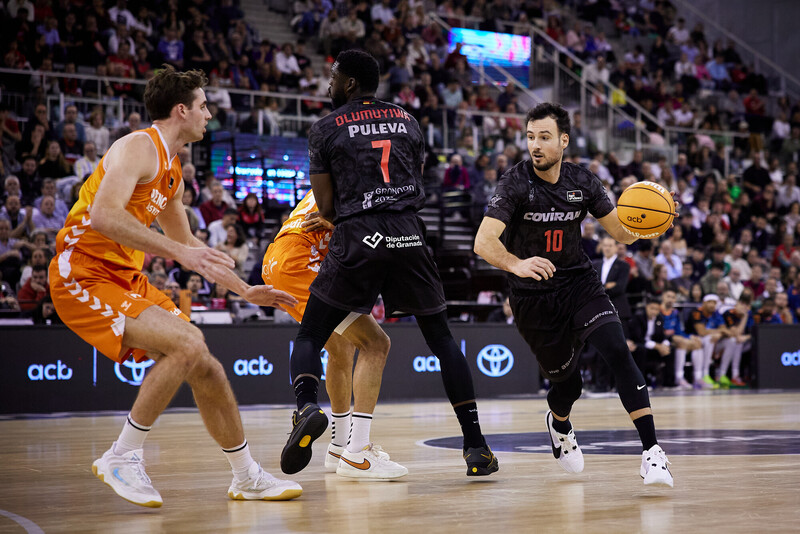 El Granada tumba al Valencia Basket y logra su primer triunfo; el Lleida también pudo con el Baskonia