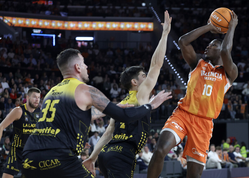 El Valencia Basket y el Manresa rompen a sus rivales en el último cuarto; el Breogán ganó en Murcia