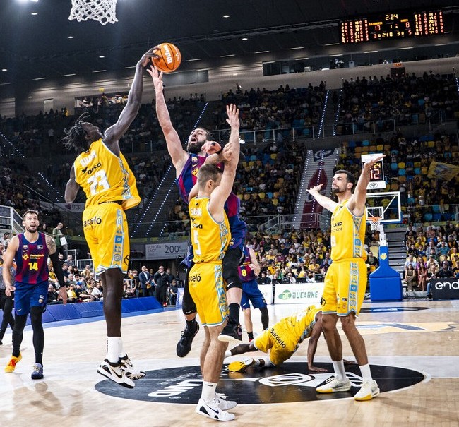 El Barcelona hizo su mejor juego en el último cuarto para derrotar al Granca (61-72)