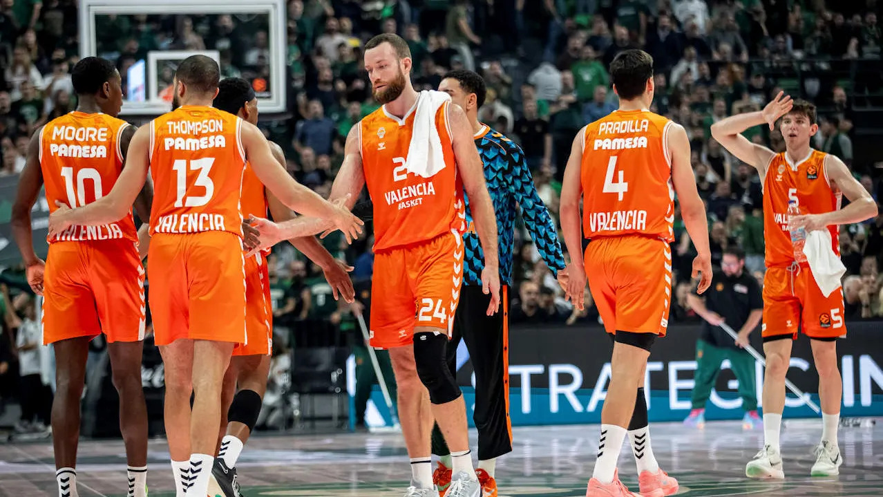 El Valencia Basket no se frena y supera al Panathinaikos; el Baskonia no dio opción al Armani Milán