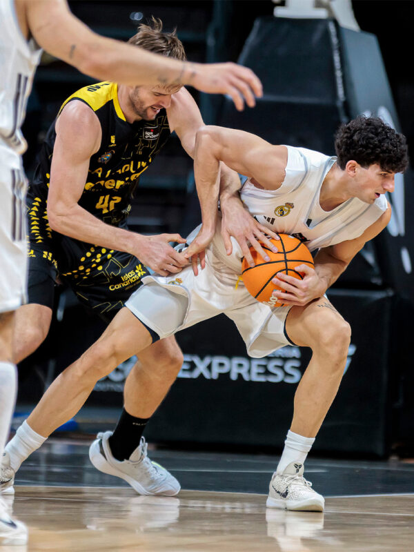 70-71: Llull anotó sobre la bocina y victoria en Tenerife