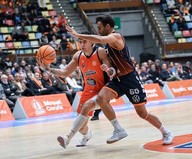 El Leyma Coruña también pudo con el Palencia, el Obradoiro barrió al Fuenlabrada y el ‘Estu’ afeó su triunfo en los minutos finales