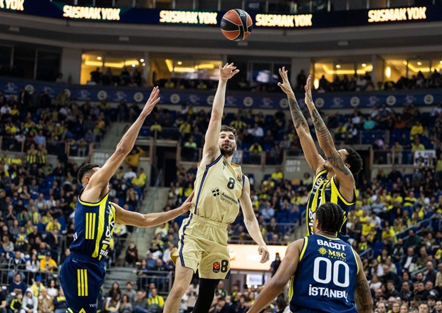 72-71: el Barcelona cayó con polémica frente al Fenerbahce