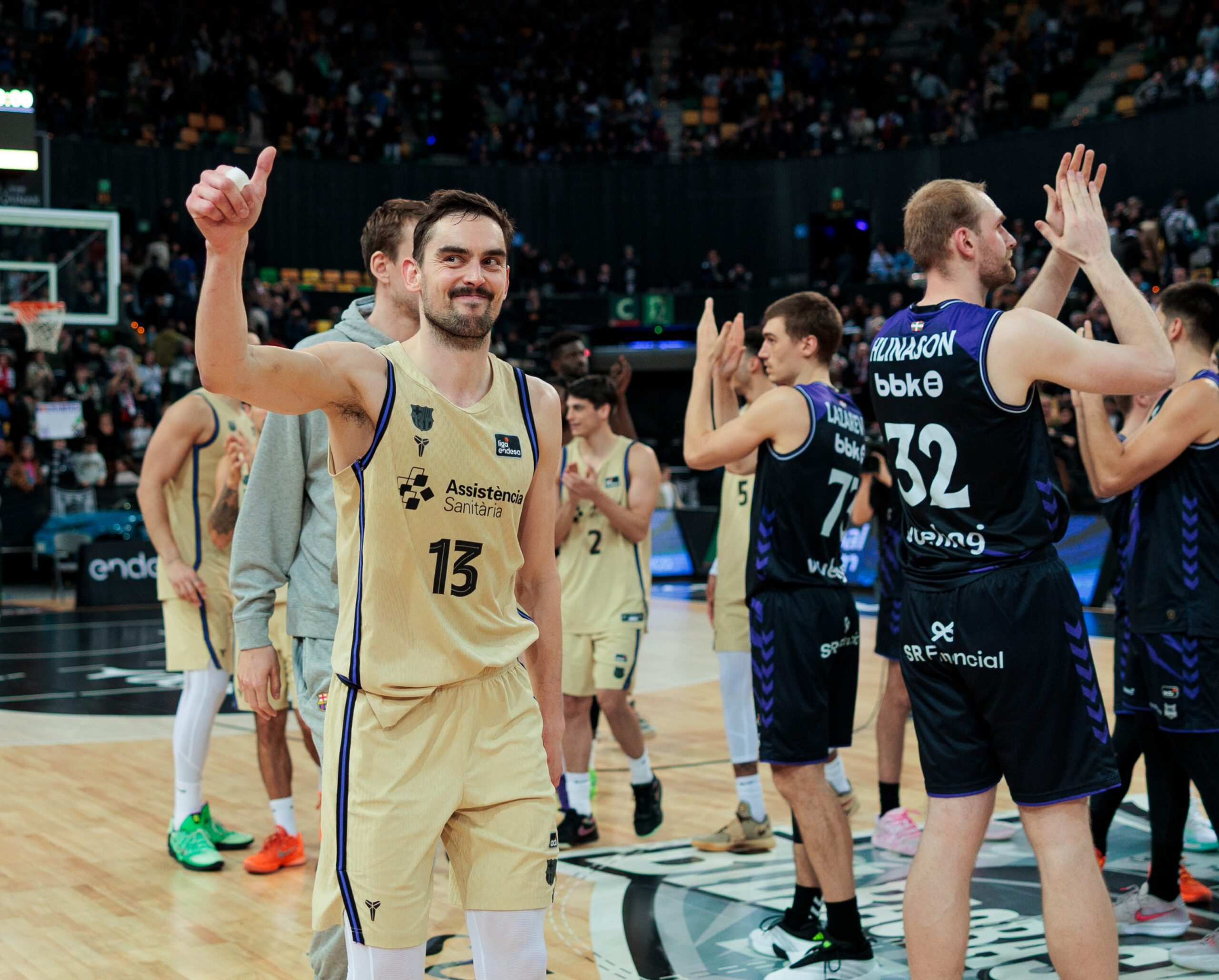 El Barcelona tiró de oficio y físico para ganar un apretado duelo en Bilbao (66-71)