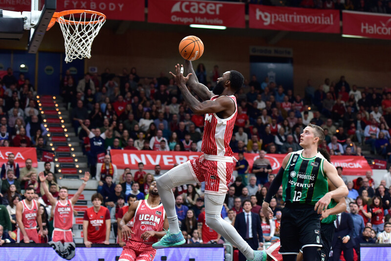 El UCAM Murcia acaricia ya el billete a la Copa y el Bilbao Basket aspira a meterse