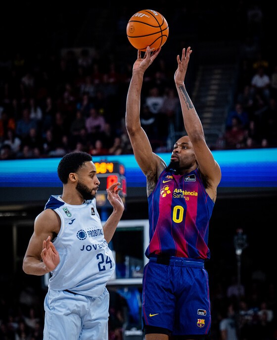 El Barcelona mantiene el hambre y rinde con autoridad al Joventut (90-80)