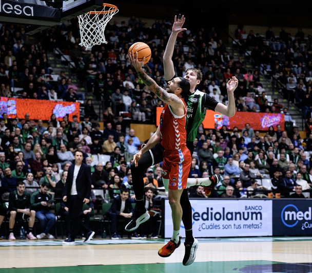 El Kosner Baskonia dio otro paso hacia la Copa; el UCAM Murcia, imparable; el Joventut sufrió mucho ante el Breogán