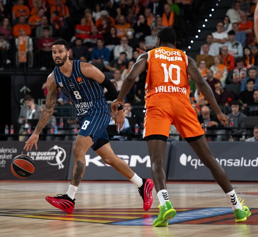 El Valencia Basket, imparable y muy superior al Efes (94-82)