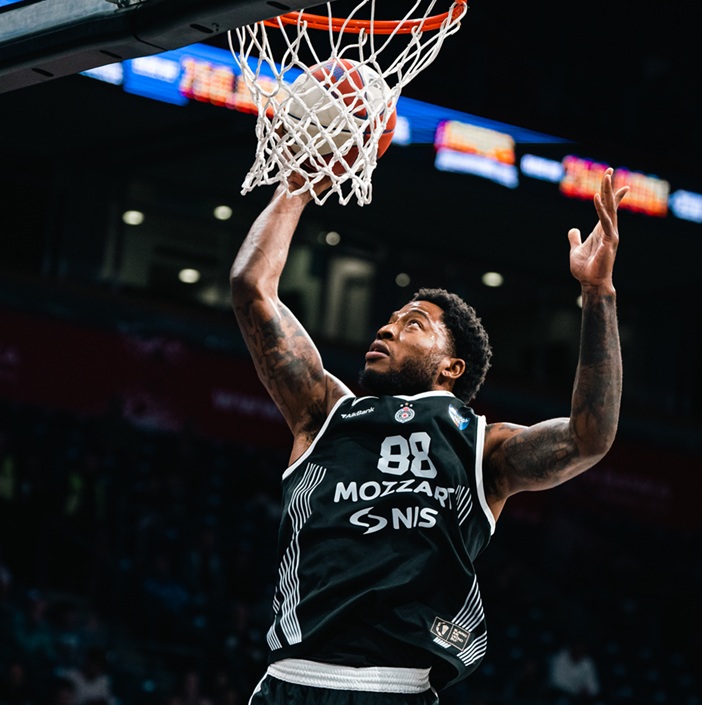 Tyrique Jones, Chris Silva y Tonye Jekiri, tres pívots que pueden moverse en la Euroliga