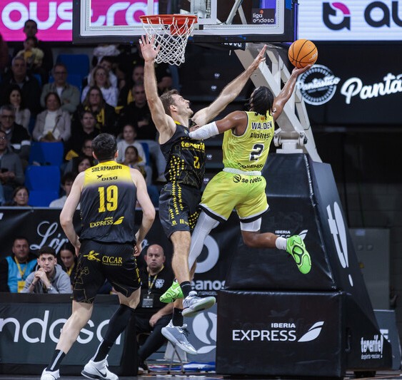 Victorias del Unicaja, el Zaragoza, el Bilbao Basket, el Manresa y el Lleida este sábado