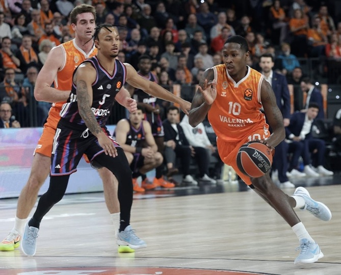 El Valencia Basket recuperó su nivel habitual y se impuso al Paris Basketball con autoridad (98-84)