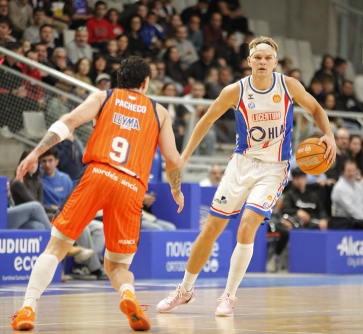 El Leyma Coruña ganó el Alicante y vuelve a distanciarse del Obradoiro y del ‘Estu’, derrotados a domicilio