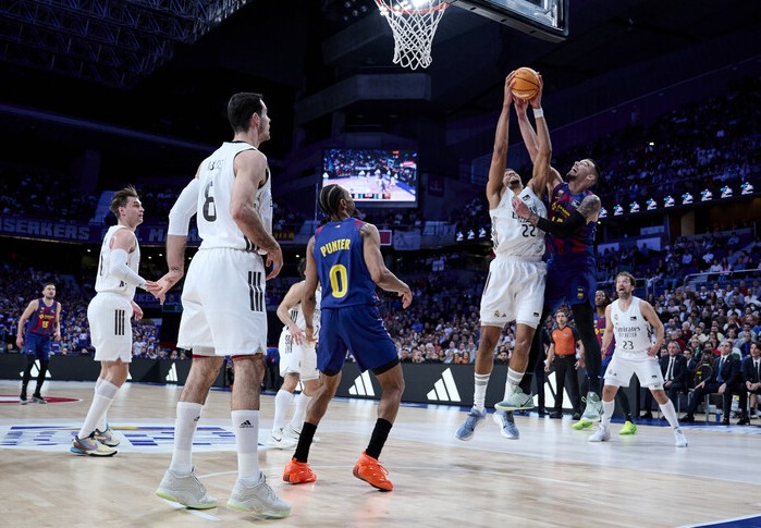 El Barcelona asaltó el Palacio a lo grande (100-105) y acaba con 637 días de derrotas ante el Real Madrid