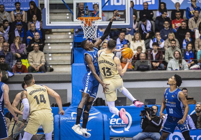 El Barcelona se salvó de la quema en Burgos en los segundos finales (79-80)
