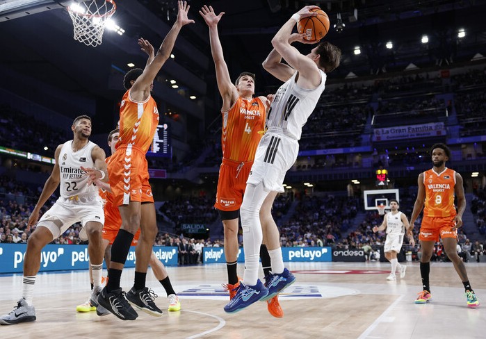 El Real Madrid se exhibe (94-79) ante el Valencia Basket con una gran remontada y posterior barrida