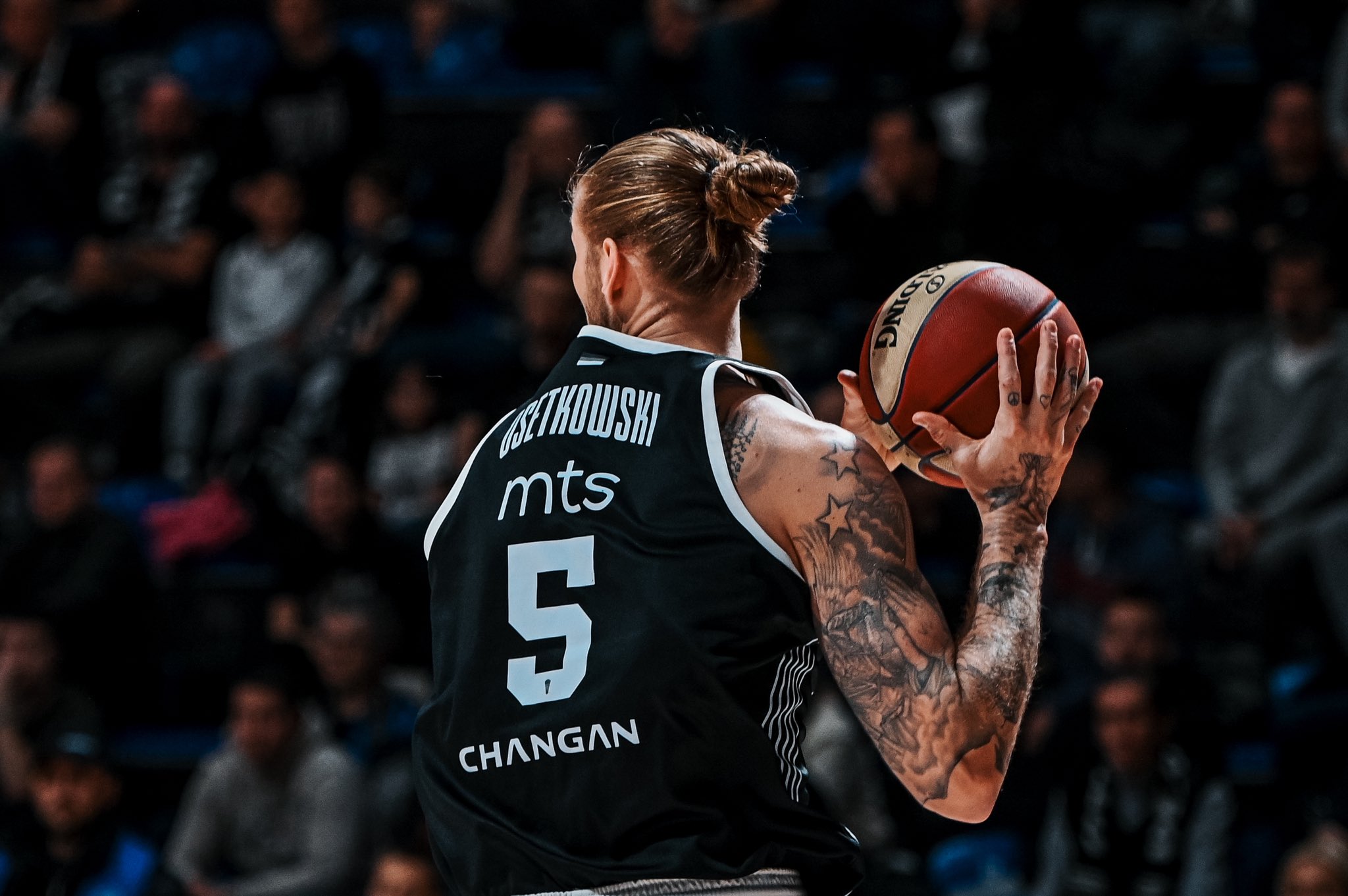 Osetkowski, sancionado con diez meses por su positivo cuando jugaba en el Unicaja