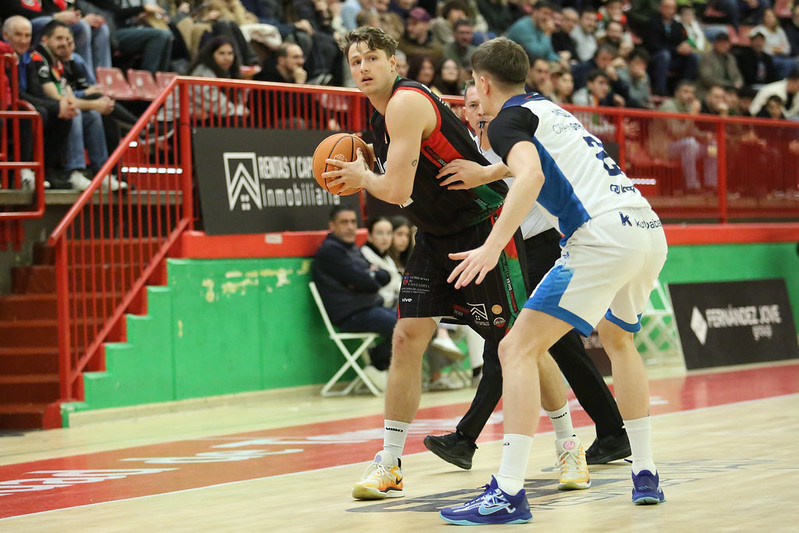 Resultados y clasificación: el mano a mano entre el Leyma Coruña y el Obradoiro copa ya toda la atención
