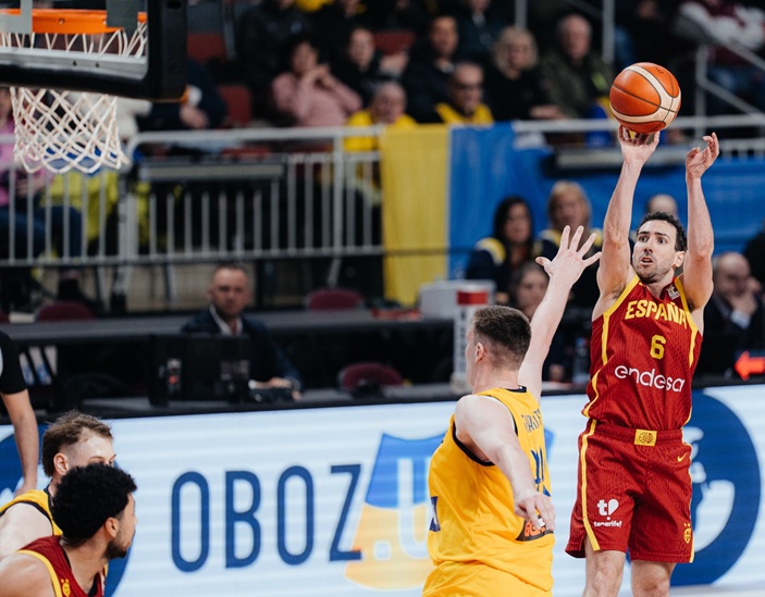 España se pone con un 3-0 tras ganar sin problemas a Ucrania (66-86)