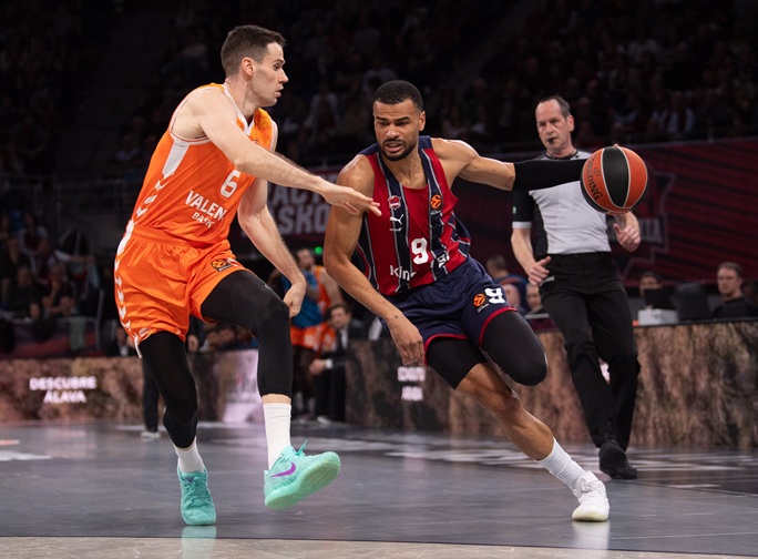 El Valencia Basket ganó sin sudar a un Baskonia que sigue de fiesta (79-108)
