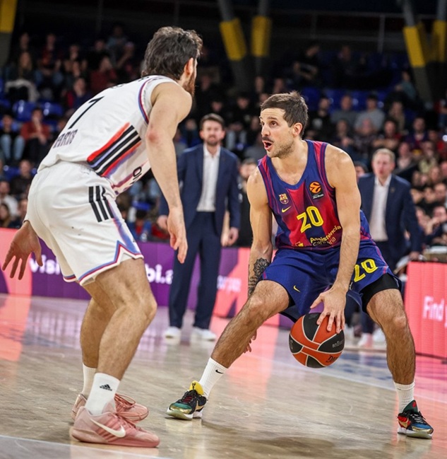 El Barcelona se estrelló en el triple y perdió contra el Paris Basketball (74-85) con posible lesión de Vesely