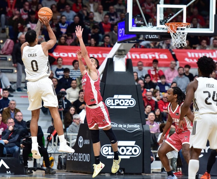 El altísimo salario que pide Lyles para renovar y las ofertas en la NBA y en la Euroliga que maneja Hezonja complican al Real Madrid