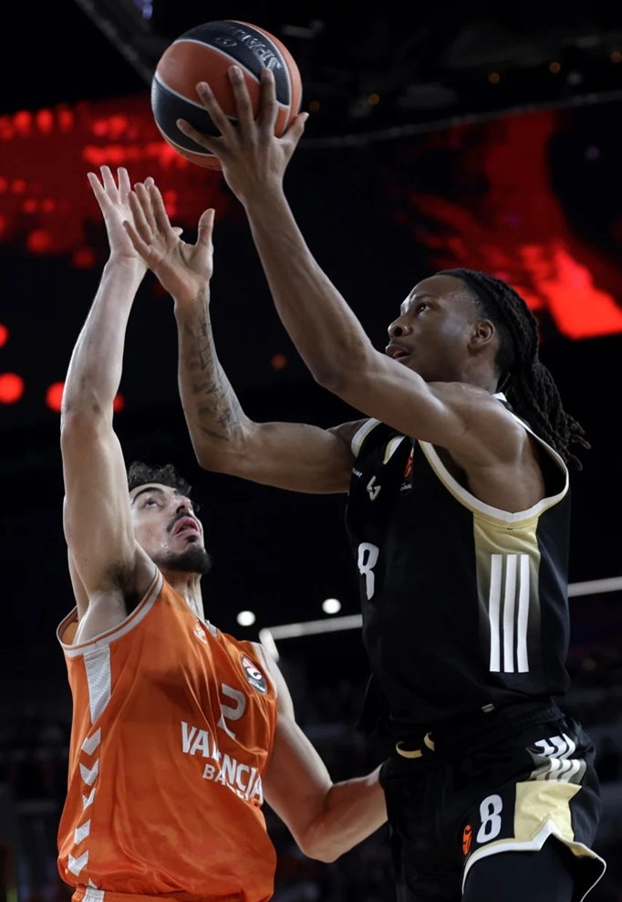 El Valencia cumple sin problemas y sin forzar la máquina ante el Asvel (82-67)
