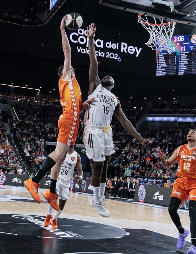 Hezonja aparta del sueño al Valencia Basket con una increíble remontada del Real Madrid (106-108)
