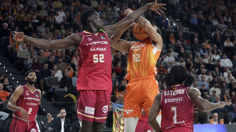 El Valencia Basket, muy superior al Lleida; el Unicaja venció en Manresa