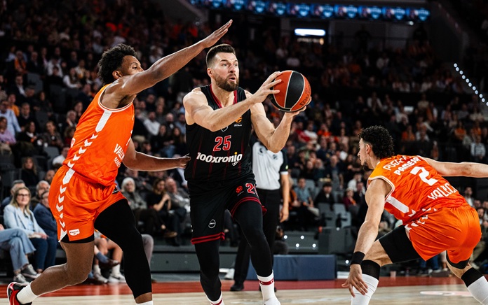 De Larrea metió dos tiros libres para una victoria épica contra el Olympiacos (85-84)