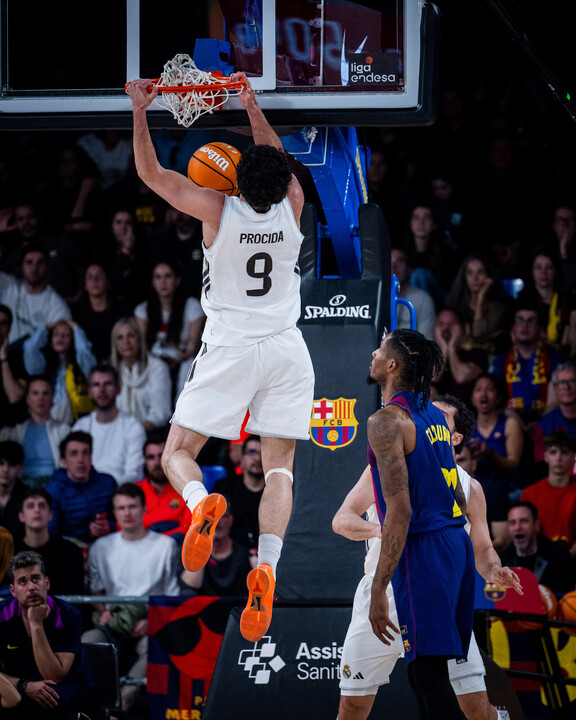 El Real Madrid ratifica su clara superioridad frente a este triste Barcelona (76-95)