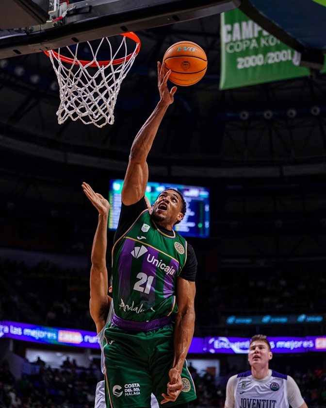 El Unicaja, líder de grupo ante el Joventut; el Gran Canaria, eliminado